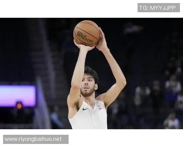 卡鲁索精准助攻助霍姆格伦完成精彩双手暴扣展现团队配合魅力