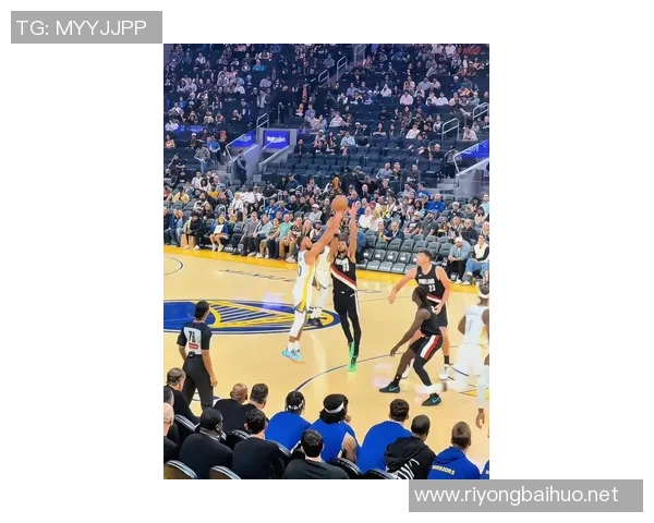 库里长传助攻 格林反击上篮打进 库里长传助攻 格林反击上篮打进