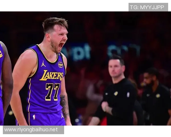 东契奇转投湖人后减重蜕变,身体状态达生涯最佳 东契奇转投湖人后减重蜕变,身体状态达生涯最佳